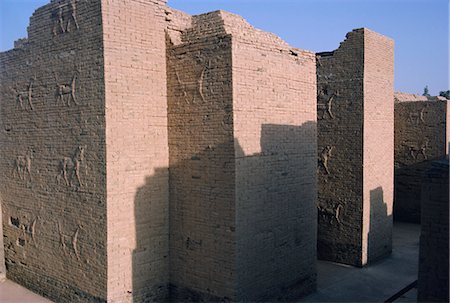 Animals in relief on the South Palace, archaeological site of Babylon, Iraq, Middle East Stock Photo - Rights-Managed, Code: 841-02715195