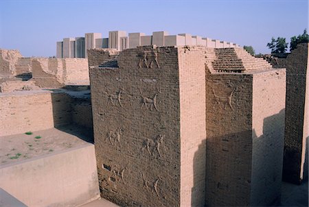 Animals in relief on the wall of the South Palace, archaeological site of Babylon, Iraq, Middle East Foto de stock - Con derechos protegidos, Código: 841-02715192