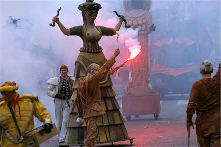 effigy - Défilé de carnaval, bataille de fleurs, Promenade des Anglais, Nice, Alpes-Maritimes, Provence, France, Europe Photographie de stock - Rights-Managed, Code: 841-02715347