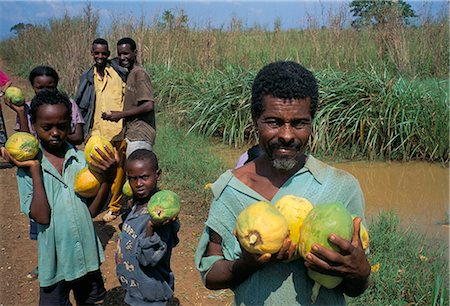 simsearch:841-02918765,k - Vendeurs de papaye (papaye), la région de Gambella, état Ilubador, Ethiopie, Afrique Photographie de stock - Rights-Managed, Code: 841-02715473