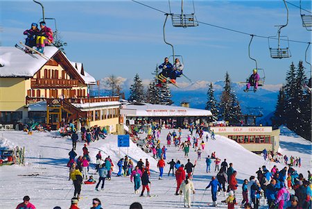 simsearch:841-03066141,k - Ski lift and skiers, Dolomites, Trentino-Alto Adige, Italy Fotografie stock - Rights-Managed, Codice: 841-02715614