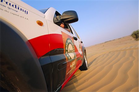 dune driving - Four wheel drive vehicle in the desert, Dubai, United Arab Emirates, Middle East Foto de stock - Con derechos protegidos, Código: 841-02715891