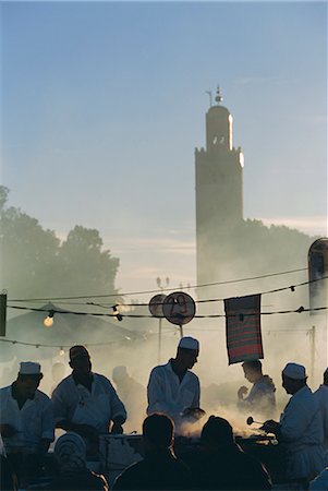 simsearch:841-02707585,k - Chefs preparing food at stalls in the Djemma-el-Fna square, with the Koutoubia minaret behind, Marrakech, Morocco Foto de stock - Con derechos protegidos, Código: 841-02716014