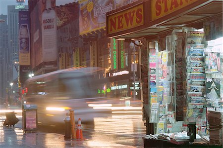 simsearch:841-02715758,k - News stand in the evening, Times Square, New York City, New York, United States of America, North America Stock Photo - Rights-Managed, Code: 841-02716195