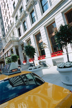 Yellow taxi cab at The Plaza on Central Park, New York City, New York, United States of America, North America Foto de stock - Con derechos protegidos, Código: 841-02716199