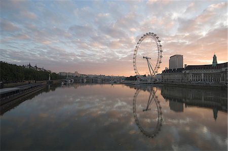 simsearch:841-03029604,k - The London Eye reflected in the calm water of the River Thames in the early morning, London, England, United Kingdom, Europe Stock Photo - Rights-Managed, Code: 841-02716384