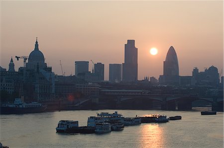 Sunrise over the City of London and River Thames, London, England, United Kingdom, Europe Foto de stock - Direito Controlado, Número: 841-02716403