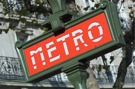 simsearch:841-02918210,k - Metro Sign, Paris, France Foto de stock - Con derechos protegidos, Código: 841-02716428