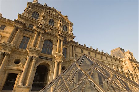 pyramide du louvre - Musée de Louvre, Paris, France Photographie de stock - Rights-Managed, Code: 841-02716435