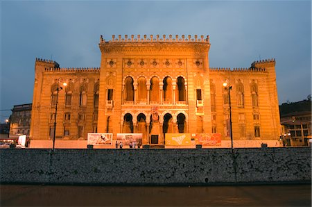 Old Town Hall, la National et austro-hongrois édifice de la bibliothèque universitaire, Sarajevo, Bosnie, Bosnie-Herzégovine, Europe Photographie de stock - Rights-Managed, Code: 841-02716847