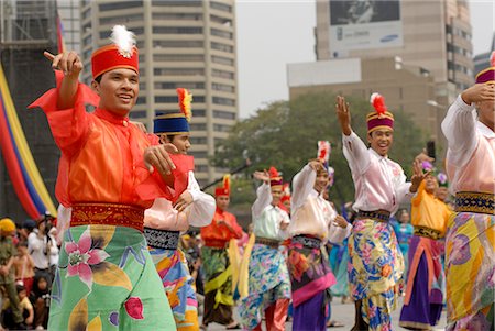 Malay male dancer wearing traditional dress at celebrations of Kuala Lumpur City Day Commemoration, Merdeka Square, Kuala Lumpur, Malaysia, Southeast Asia, Asia Foto de stock - Con derechos protegidos, Código: 841-02717058
