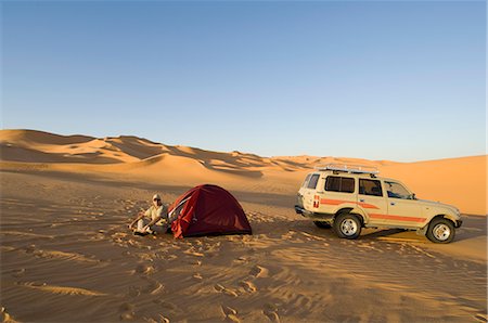 Tent and SUV in desert, Erg Awbari, Sahara desert, Fezzan, Libya, North Africa, Africa Fotografie stock - Rights-Managed, Codice: 841-02717361