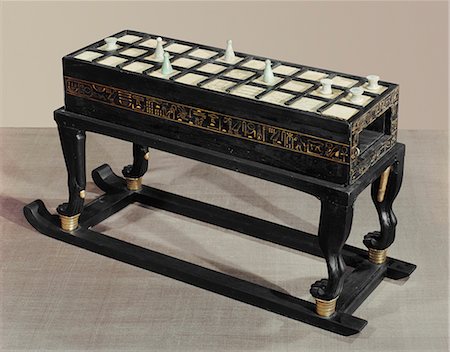 simsearch:841-02717830,k - A board game of senet, in ebony and ivory, from the tomb of the pharaoh Tutankhamun, discovered in the Valley of the Kings, Thebes, Egypt, North Africa, Africa Foto de stock - Con derechos protegidos, Código: 841-02717770