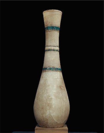 Albâtre vase incrusté de guirlandes florales, de la tombe du pharaon Toutankhamon, découvert dans la vallée des rois, Thèbes, Maghreb, Afrique Photographie de stock - Rights-Managed, Code: 841-02717784