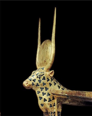 simsearch:841-02717798,k - Head of a funerary couch in the form of a sacred cow, from the tomb of the pharaoh Tutankhamun, discovered in the Valley of the Kings, Thebes, Egypt, North Africa, Africa Fotografie stock - Rights-Managed, Codice: 841-02717808