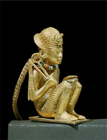 simsearch:841-03505793,k - Minuscule statuette or massif d'Aménophis III, trouvé dans un cercueil momiforme petit dans la tombe du pharaon Toutankhamon, découvert dans la vallée des rois, Thèbes, Afrique du Nord Afrique Photographie de stock - Rights-Managed, Code: 841-02717854