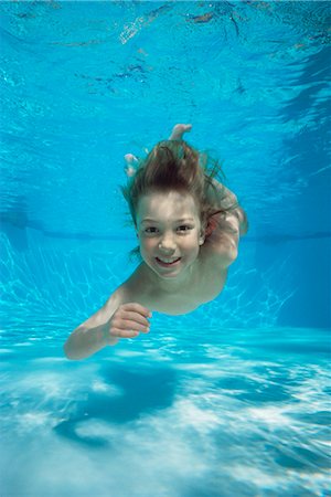 face underwater - Jeune garçon nage sous l'eau Photographie de stock - Rights-Managed, Code: 841-02717886