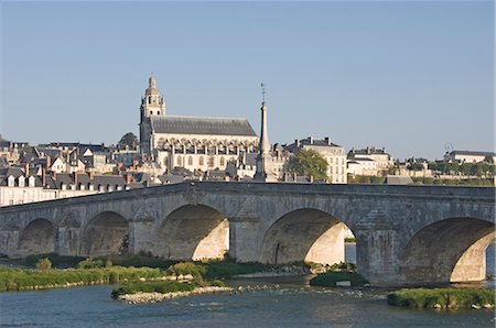 The Cathedrale St.-Louis from across the Loire Bridge, Blois, Loir-et-Cher, Loire Valley, France, Europe Stock Photo - Rights-Managed, Code: 841-02718048