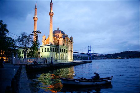 simsearch:841-02714563,k - Pont de mosquée d'Ortakoy Mecidiye et le Bosphore, Istanbul, Turquie, Europe Photographie de stock - Rights-Managed, Code: 841-02718459