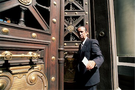 simsearch:841-03489826,k - Un avocat en quittant le Palais de justice, Santiago du Chili en Amérique du Sud Photographie de stock - Rights-Managed, Code: 841-02718505