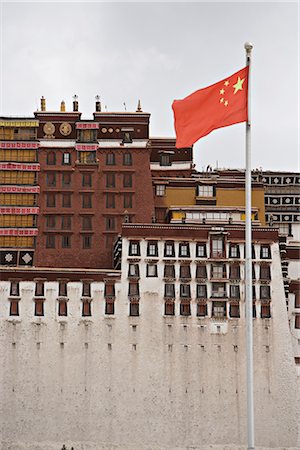 simsearch:841-02718683,k - Le drapeau rouge de la Chine vole devant le palais du Potala, patrimoine mondial de l'UNESCO, Lhassa, Tibet, Chine, Asie Photographie de stock - Rights-Managed, Code: 841-02718681