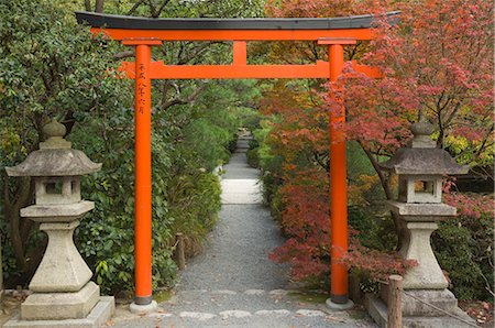 portão de torii - Torii, Ryoan-ji Temple, UNESCO World Heritage Site, Kyoto, Kansai (Western Province), Honshu, Japan, Asia Foto de stock - Direito Controlado, Número: 841-02718791