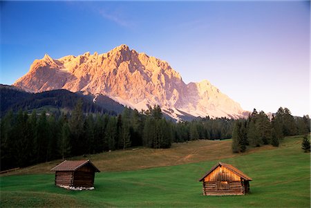 Zugspitze und Scheunen bei Dämmerung, Wetterstein, Österreichische Alpen, Österreich, Europa Stockbilder - Lizenzpflichtiges, Bildnummer: 841-02718999