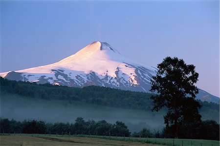 sky and park fence - Villarrica Volcano, Villarrica National Park, Pucon, Chile, South America Stock Photo - Rights-Managed, Code: 841-02719044