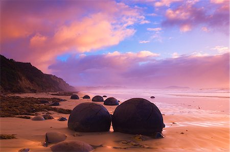 piedra grande - Moeraki Boulders, Moeraki, Otago, South Island, New Zealand, Pacific Foto de stock - Con derechos protegidos, Código: 841-02719188