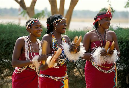 Dancers at the airport, the Gambia, West Africa, Africa Foto de stock - Direito Controlado, Número: 841-02710008