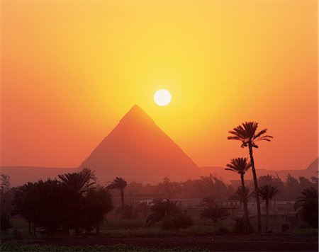 Pyramid silhouetted at sunset, Giza, UNESCO World Heritage Site, Cairo, Egypt, North Africa, Africa Foto de stock - Direito Controlado, Número: 841-02710195