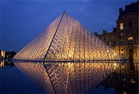 simsearch:841-02707522,k - La Pyramide et le Palais du Louvre, Musée du Louvre, éclairée à la tombée de la nuit, Paris, France, Europe Photographie de stock - Rights-Managed, Code: 841-02710261