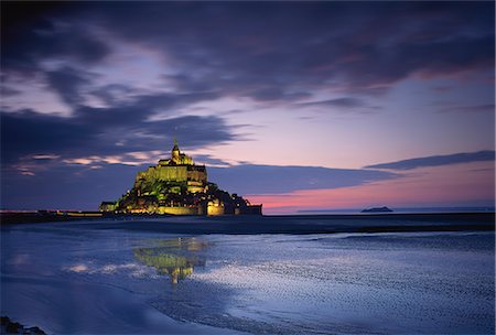 Mont St. Michel, UNESCO World Heritage Site, illuminated at dusk, La Manche region, Basse-Normandie, France, Europe Foto de stock - Con derechos protegidos, Código: 841-02710277