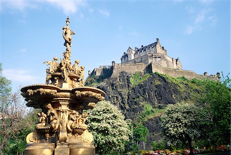 edinburgh castle - Edinburgh Castle and water fountain, Edinburgh, Lothian, Scotland, UK Foto de stock - Con derechos protegidos, Código: 841-02710480