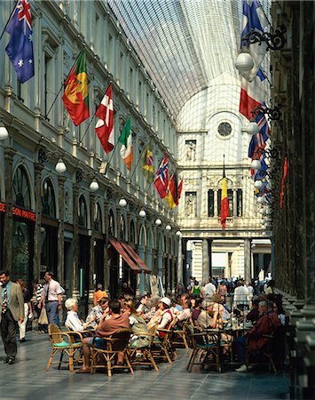 simsearch:841-02831527,k - Cafes in Gallerie St. Hubert, Brussels, Belgium, Europe Stock Photo - Rights-Managed, Code: 841-02710653