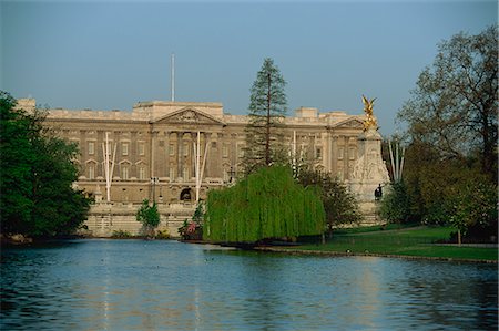 simsearch:841-02832301,k - The Victoria Monument and Buckingham Palace, seen from across pond in St. James Park, London, England, United Kingdom, Europe Stock Photo - Rights-Managed, Code: 841-02710929