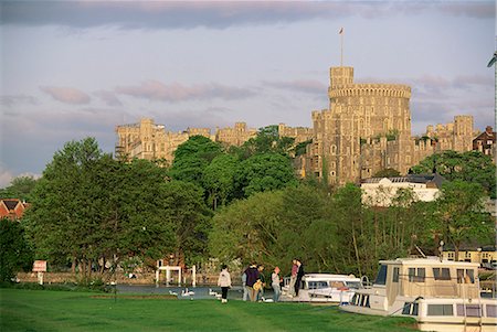 simsearch:841-02994448,k - Windsor Castle from Eton Meadows across the River Thames, Windsor, Berkshire, England, United Kingdom, Europe Foto de stock - Con derechos protegidos, Código: 841-02710932