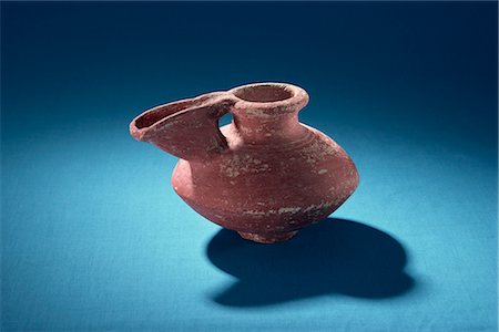 Dilmun drinking cup dating from between 1000 and 330 BC, New National Museum, Manama, Bahrain, Middle East Foto de stock - Con derechos protegidos, Código: 841-02710966