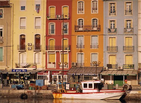 Boat, buildings with balconies and shops beneath on the waterfront, Sete, Languedoc, France, Europe Stock Photo - Rights-Managed, Code: 841-02711189