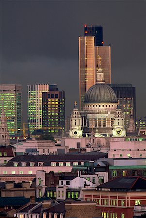 simsearch:841-03029604,k - City skyline illuminated at night, including St. Paul's Cathedral and the NatWest Tower, London, England, United Kingdom, Europe Foto de stock - Direito Controlado, Número: 841-02711271