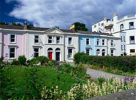 Georgian houses on the seafront in this attractive resort once dubbed the Brighton of Ireland, Bray, County Dublin, Republic of Ireland, Europe Foto de stock - Con derechos protegidos, Código: 841-02711761