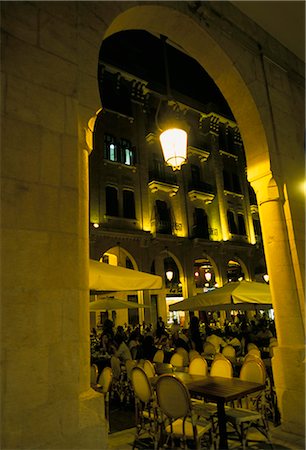 Cafes at night, Place d'Etoile, Beirut, Lebanon, Middle East Fotografie stock - Rights-Managed, Codice: 841-02712049