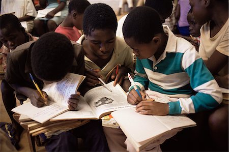 simsearch:841-06032301,k - Children in school in Espungabera, Mamica province, Mozambique, Africa Fotografie stock - Rights-Managed, Codice: 841-02712140