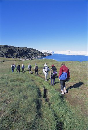 Tourists walking towards the icefjord at Sermermiut, Ilulissat, formerly Jacobshavn, Greenland, Polar Regions Foto de stock - Con derechos protegidos, Código: 841-02712283