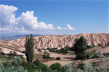 Eroded landscape surrounding Goreme, Cappadocia, Anatolia, Turkey, Asia Minor, Asia Foto de stock - Con derechos protegidos, Código: 841-02712314