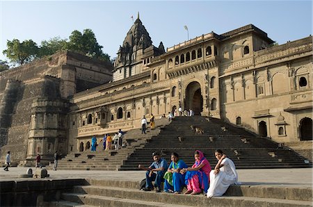 Indiquent les Ghâts sur le fleuve Narmada Ahilya Fort et Temples, Mansour, Madhya Pradesh, Inde, Asie Photographie de stock - Rights-Managed, Code: 841-02712335