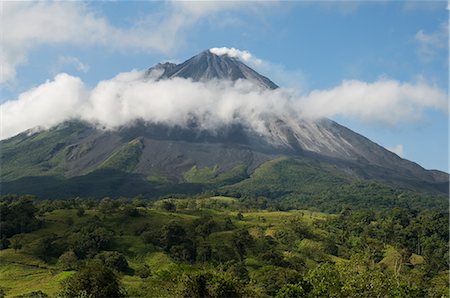 Vulkan Arenal von der Seite von La Fortuna, Costa Rica Stockbilder - Lizenzpflichtiges, Bildnummer: 841-02712392