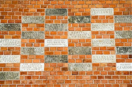Names in the wall on way up to the Royal Castle area and Wawel Catherdral, Krakow (Cracow), UNESCO World Heritage Site, Poland, Europe Fotografie stock - Rights-Managed, Codice: 841-02712521