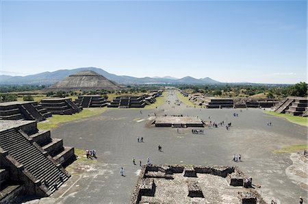 Vue de la pyramide de la lune de l'Avenue des morts et la pyramide du soleil, au-delà de Teotihuacan, 150AD à 600AD et plus tard utilisé par les Aztèques, patrimoine mondial UNESCO, au nord de Mexico, au Mexique, en Amérique du Nord Photographie de stock - Rights-Managed, Code: 841-02712600