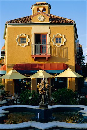 sarasota - années 1920 style espagnol architecture dans le centre-ville de Sarasota, Floride, États-Unis d'Amérique Photographie de stock - Rights-Managed, Code: 841-02712949